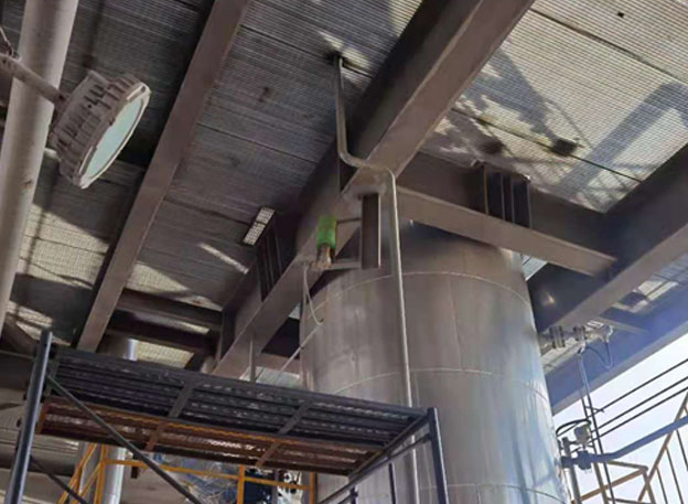 Na-22放射性儀表 多晶硅生產(chǎn)裝置儲罐測控現(xiàn)場(圖2)