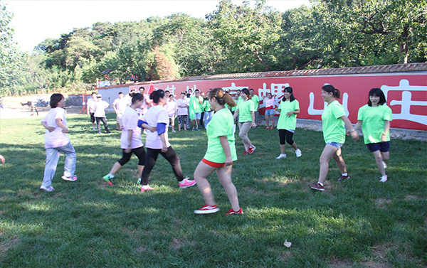 2016年公司舉行拓展培訓(xùn)活動合影留念(圖9)